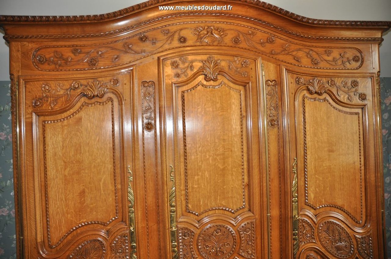Armoire Normande 3 portes chapeau de gendarme