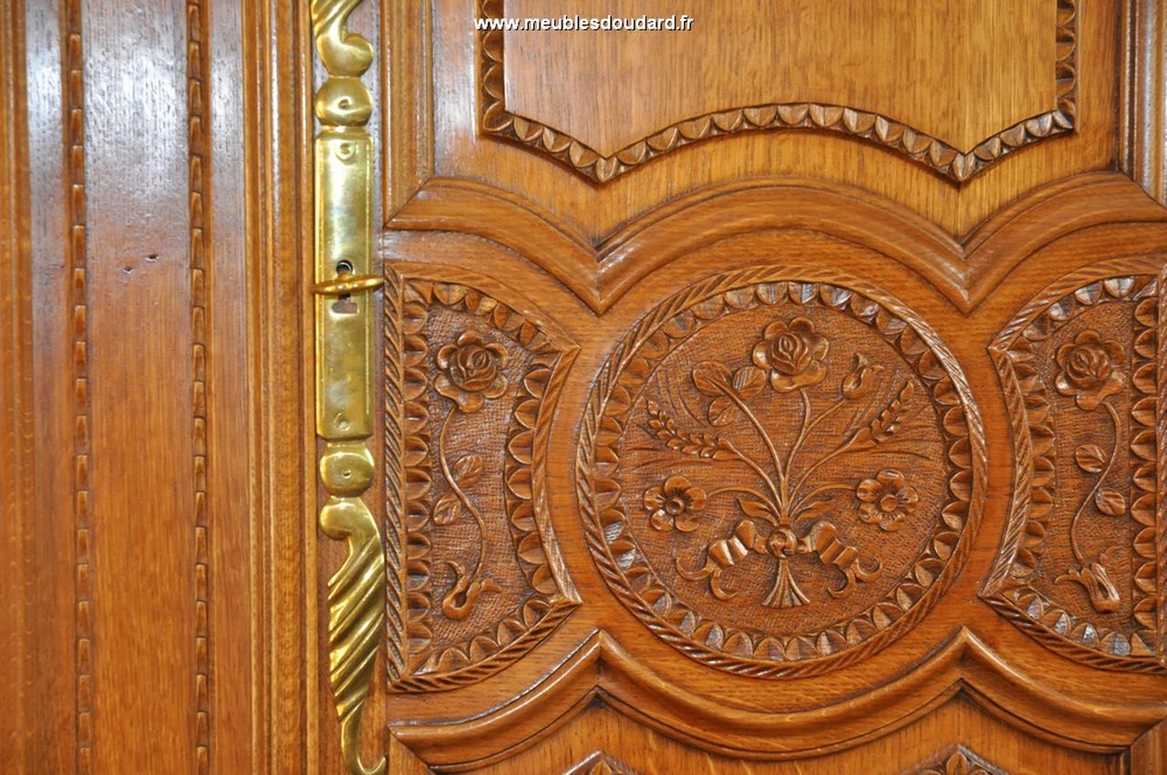 Armoire Normande 3 portes chapeau de gendarme