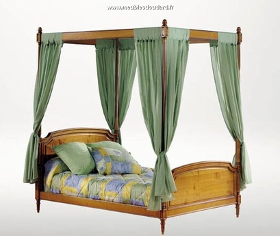 Lit à baldaquin style Louis XVI