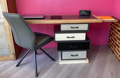 Petit Bureau Informatique réalisé en Chêne de style Louis Philippe